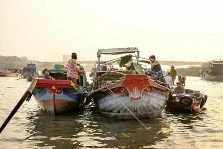Từ Phụ nữ tuổi này dễ có